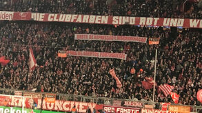 Claque do Bayern Munique deixa mensagens aos adeptos portugueses