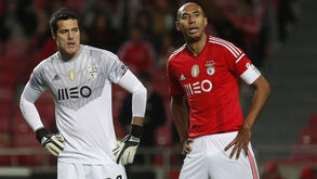 Solução interina no Benfica passa por Bruno Lage, Luisão e Júlio César