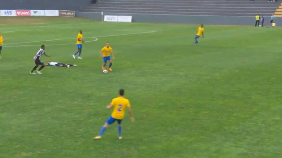 Estoril vence no Algarve em jogo com seis golos