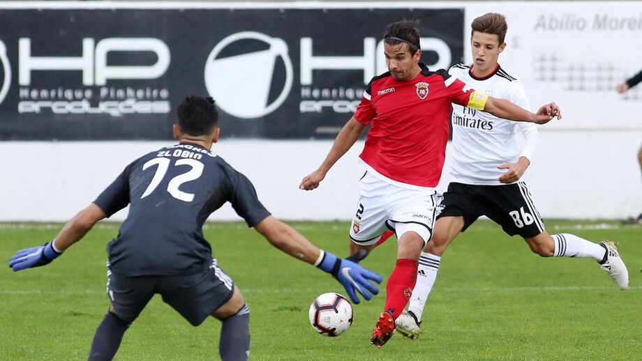 Benfica critica arbitragem do jogo da equipa B e recorda golo do portista Felipe