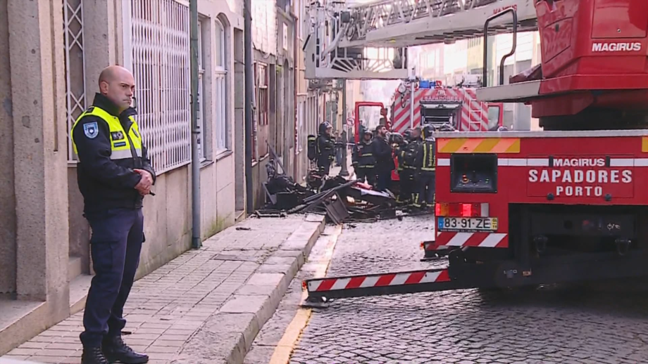 Incêndio em prédio faz um morto na baixa do Porto