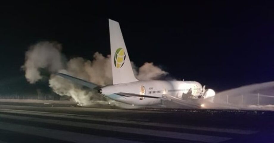 Avião da Fly Jamaica despenha em aeroporto da Guiana