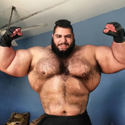 'Hulk Iraniano' surpreende a Internet com o seu enorme físico
