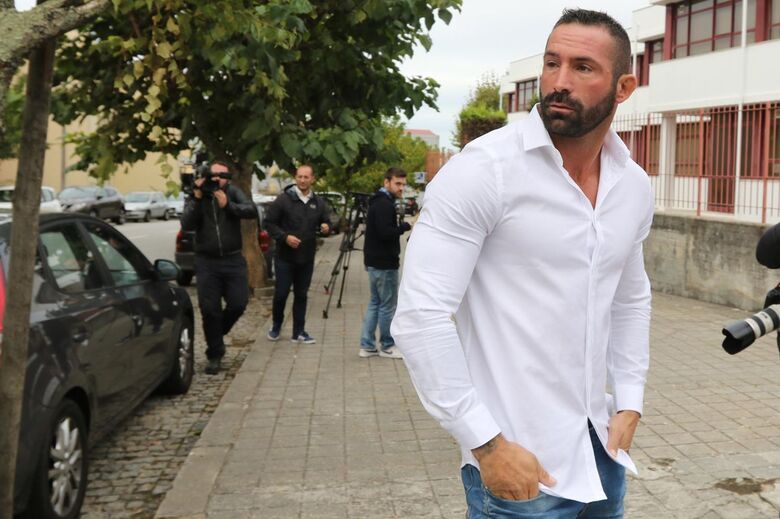 Marco Gonçalves foi a tribunal acompanhado de 'Macaco', cabecilha da claque do FC Porto