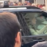 Kate Middleton chega ao Palácio de Buckingham ao volante de um Land Rover Discovery