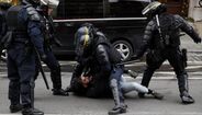 Polícia detém mais de 300 pessoas em manifestação dos coletes amarelos em Paris