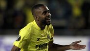 Bakambu, de Beijing Sinobo Guoan para o Bétis. Equipa sensação desta temporada procura reforçar ataque com reforço de peso.