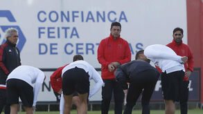 Benfica quer emagrecer o plantel: sete jogadores com saída à vista