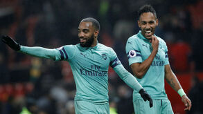 'The Sun' revela vídeo de jogadores do Arsenal a consumir 'hippy crack'