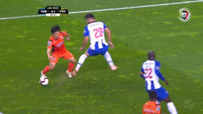 Portimonense pediu penálti no Dragão neste lance