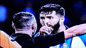 Benfica volta a visar arbitragem: «Manda quem pode e obedece quem deve»