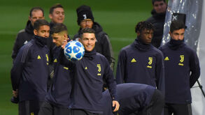 Ronaldo, vinho e uns 'trocos': as apostas no balneário da Juventus  