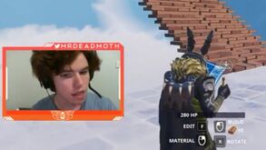  Luke Munday agrediu a namorada em direto na Internet, enquanto jogava Fortnite