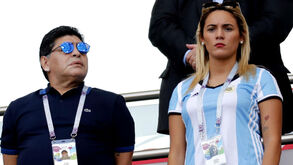 Maradona traído? Namorada de 28 anos expulsa-o de casa, exige ficar com a mansão mas ele... não sai