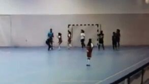 Futsal feminino: jogadora de 16 anos agredida com pontapé na cabeça