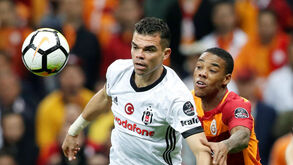 Salário de Pepe pode ter estado na origem da rescisão com o Besiktas