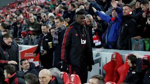 Pogba aqueceu, aqueceu e foi direitinho... ao banco