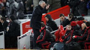 Mourinho em desespero depois de ver Manchester United 'atropelado' pelo Liverpool