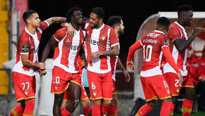 Aves-Chaves, 2-0: Detentores do troféu seguem em frente