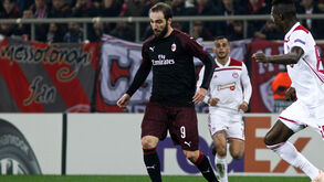 Chelsea aproveita crise no AC Milan para voltar à carga por Higuaín