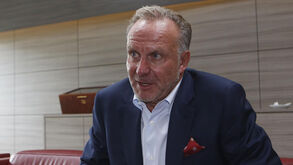 Karl-Heinz Rummenigge continua na direção do Bayern de Munique