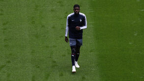 Umtiti vai prosseguir recuperação sem operação