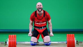 Dois halterofilistas campeões olímpicos suspensos por doping