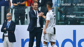 Allegri confirma Ronaldo ao seu lado no banco 