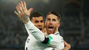 Se Mourinho entra no Real Madrid por uma porta, Sergio Ramos sai por outra