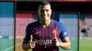 Murillo chega ao Barcelona e diz que cumpre 