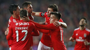 Camisola do Benfica faz furor em França e até vende mais que a do Real Madrid