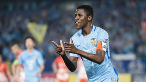 A reprimenda do dono do Jiangsu Suning a Ramires por causa do Benfica