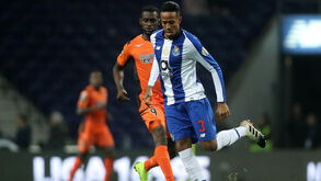 Manchester United não larga Éder Militão