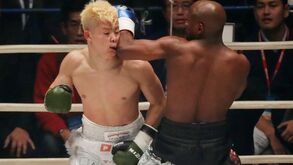 Mayweather só precisou de 138 segundos para 'destruir' Nasukawa