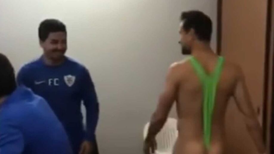 Jogador do Santa Clara em momento hilariante