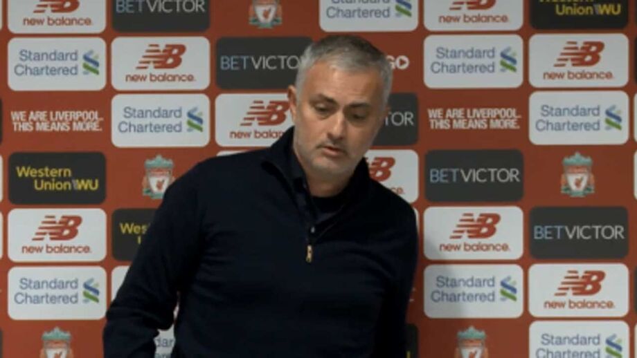 Treinador do Manchester United mantém Pogba fora das opções