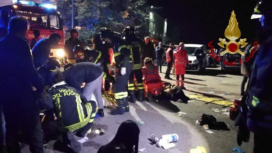 Seis mortos e dezenas de feridos durante um concerto numa discoteca italiana