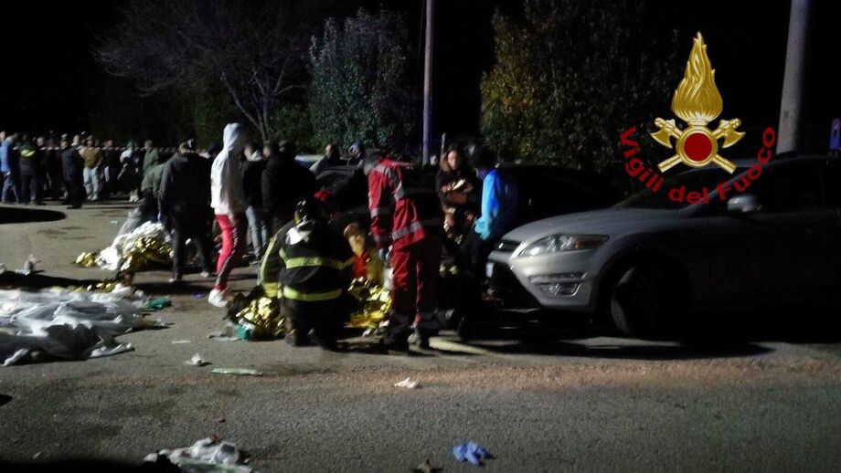 Seis mortos e dezenas de feridos durante um concerto numa discoteca italiana