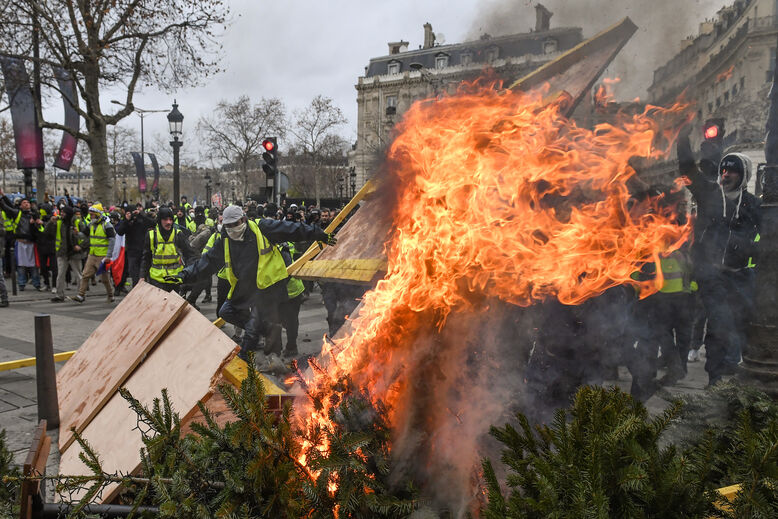 Paris coletes amarelos