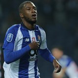 Oficial: FC Porto devolve Bazoer ao Wolfsburgo