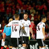 Benfica vence nos Açores e sobe ao segundo lugar