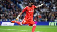 Terceiro na hierarquia de guarda-redes, saiu emprestado para o Leeds United neste defeso e poderá ficar em Inglaterra definitivamente no próximo verão