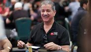 Bruce Buffer em prova durante o PokerStars Championship