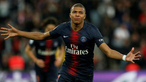 Mbappé 'limpa' Cristiano Ronaldo das paredes do seu quarto
