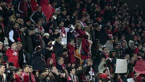 Lenços brancos para Rui Vitória após nova derrota do Benfica