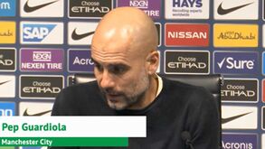 Mendy perseguido por seguranças ao 'invadir' relvado para celebrar vitória do Manchester City