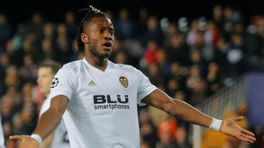 Batshuayi esgota paciência do Valencia que o pode 'empurrar' para o Chelsea