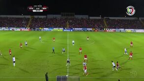 Fábio Cardoso escorregou e Seferovic não perdoou