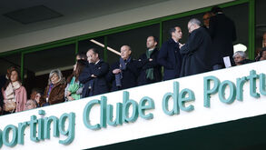 Pinto da Costa ao lado de Frederico Varandas na tribuna de Alvalade