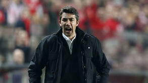 Vieira segura Lage e quer títulos